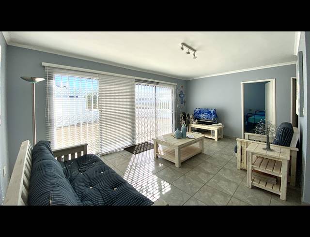 6 BEDROOM HOUSE FOR SALE IN DWARSKERSBOS